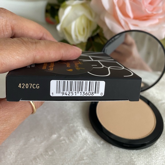 NARS Soft Matte Advanced Perfecting Powder CREEK - Full Size 0.31 Oz. / 9 g - Picture 5 of 8